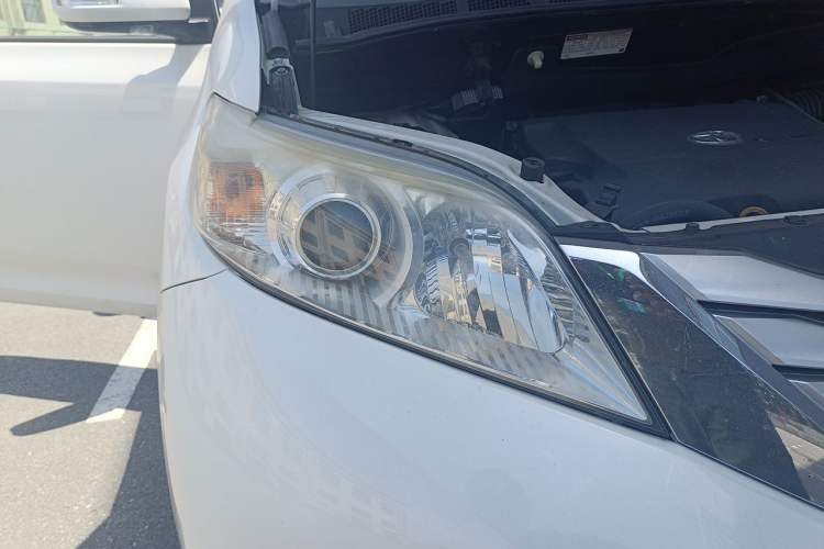 Used Toyota SIENNA  Right Front Headlight