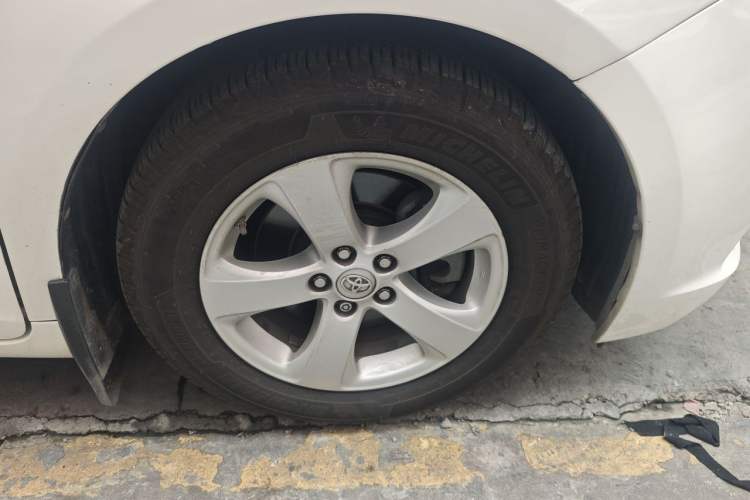 Used Toyota SIENNA  Right Front Wheel Hub