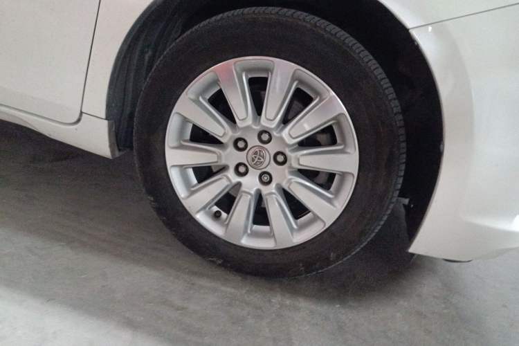 Used Toyota SIENNA 2013 3.5L Four-Wheel Drive Parallel Import Right Front Wheel Hub