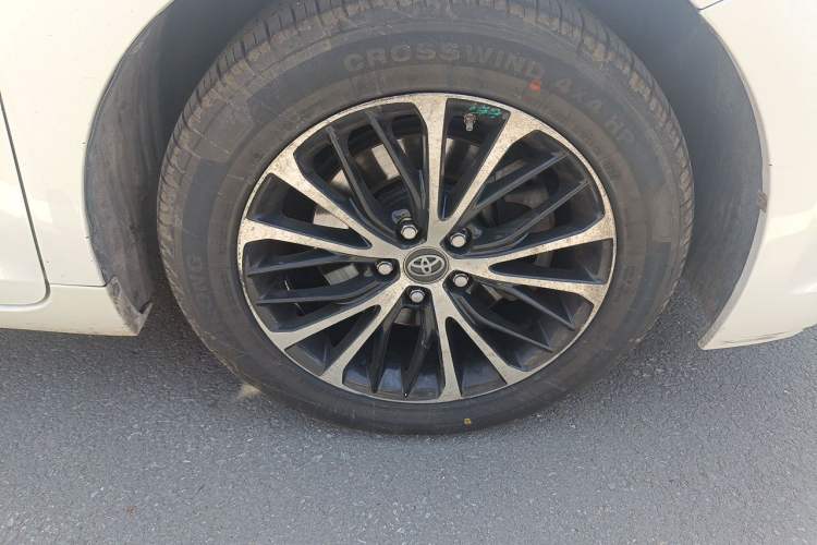 Used Toyota SIENNA  Right Front Wheel Hub