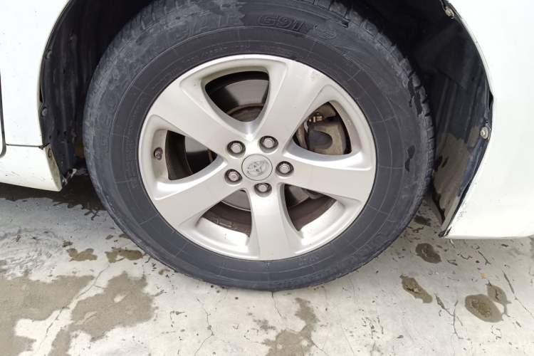 Used Toyota SIENNA  Right Front Wheel Hub