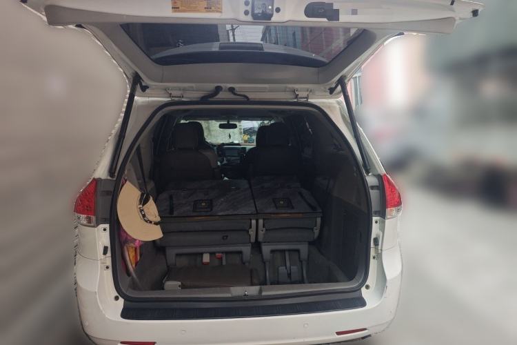 Used Toyota SIENNA  Trunk