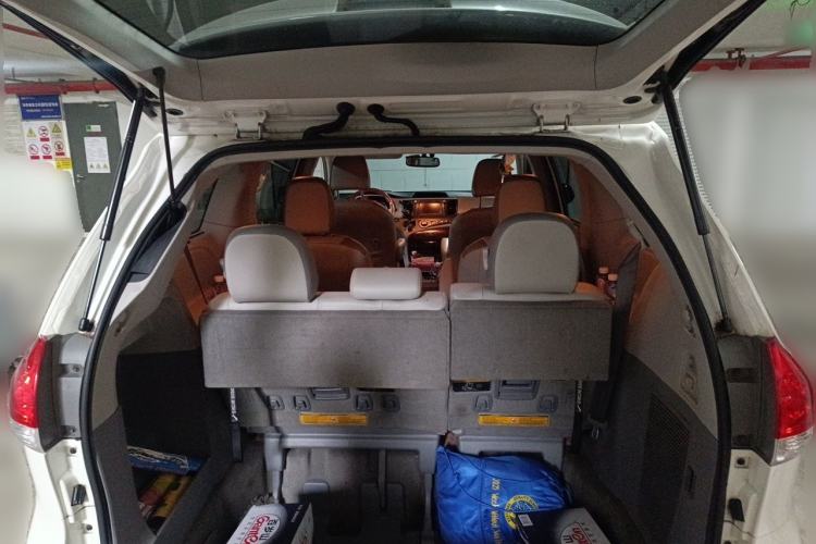 Used Toyota SIENNA 2013 3.5L Four-Wheel Drive Parallel Import Trunk