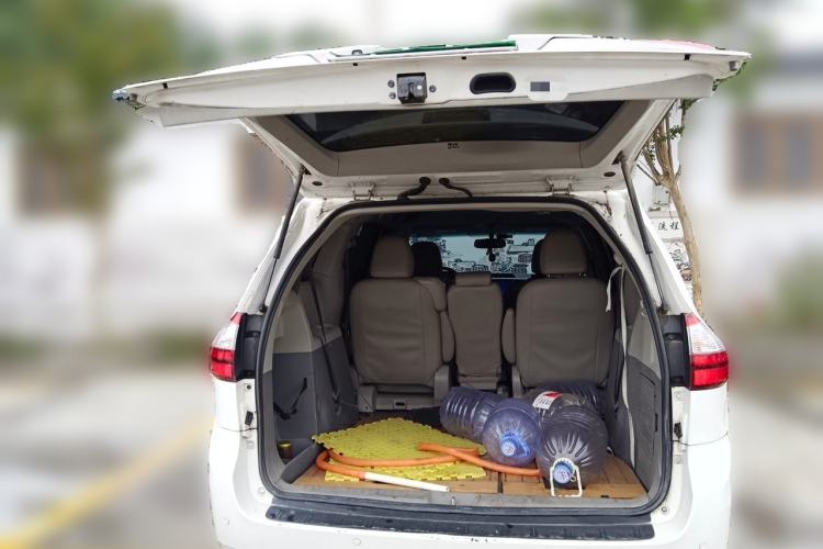 Used Toyota SIENNA  Trunk
