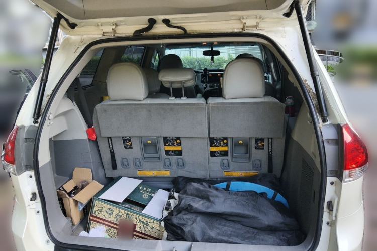 Used Toyota SIENNA  Trunk