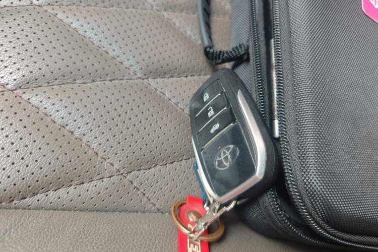 Used Toyota SIENNA  Vehicle Key