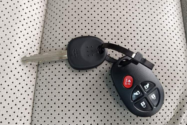 Used Toyota SIENNA  Vehicle Key