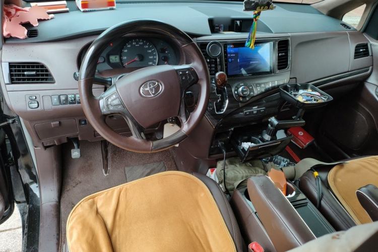 Used Toyota SIENNA  Center Console