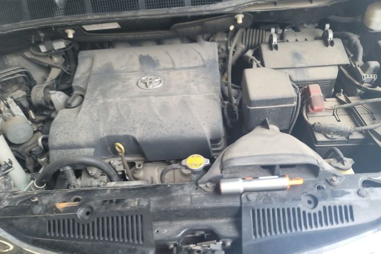 Used Toyota SIENNA  Engine Bay