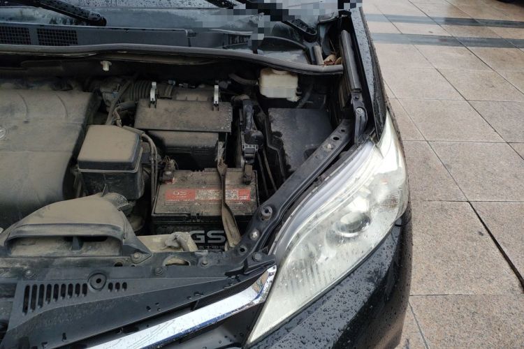 Used Toyota SIENNA  Engine Bay Left