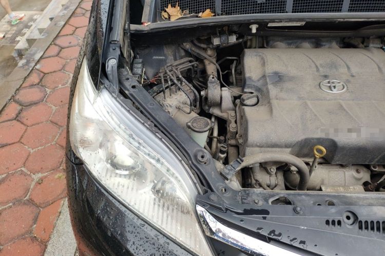 Used Toyota SIENNA  Engine Bay Right
