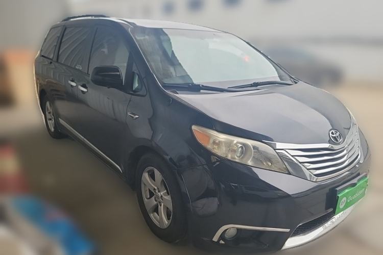 Used Toyota SIENNA  Front Right 45 Deg