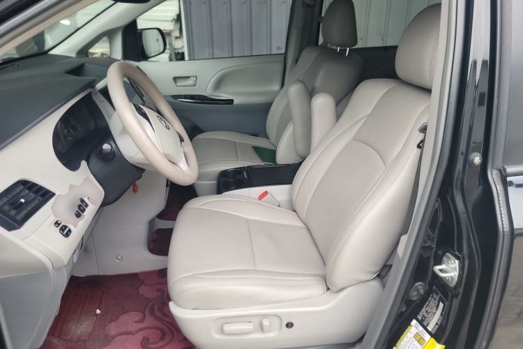 Used Toyota SIENNA  Left Front Seat