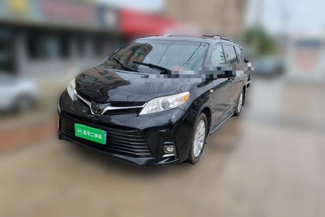 Used Toyota SIENNA 2014 Toyota Sienna, U.S.-spec, seven-seater, 3.5-liter gasoline, automatic transmission, four-wheel drive, no sunroof.
