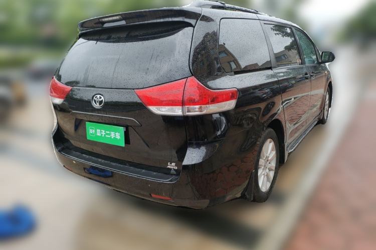 Used Toyota SIENNA  Rear Right 45 Deg