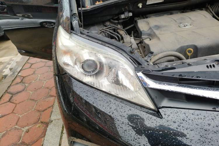 Used Toyota SIENNA  Right Front Headlight
