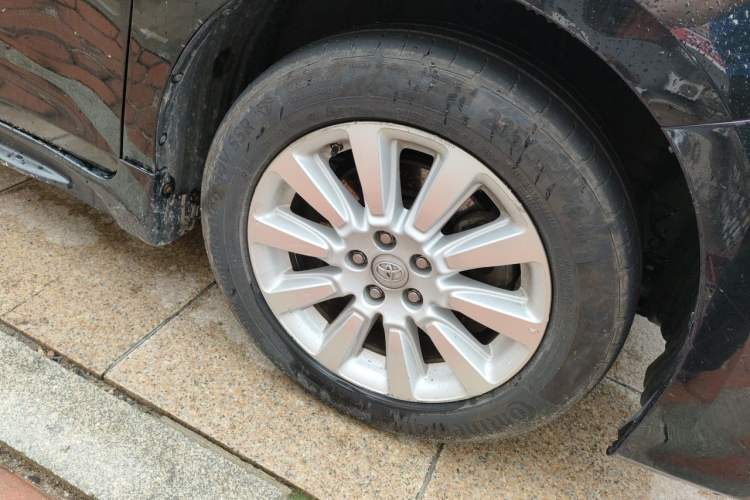 Used Toyota SIENNA  Right Front Wheel Hub