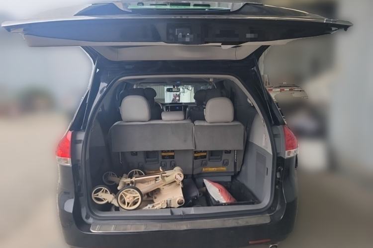 Used Toyota SIENNA  Trunk