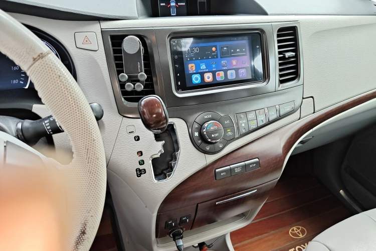 Used Toyota SIENNA  Audio And AC Panel