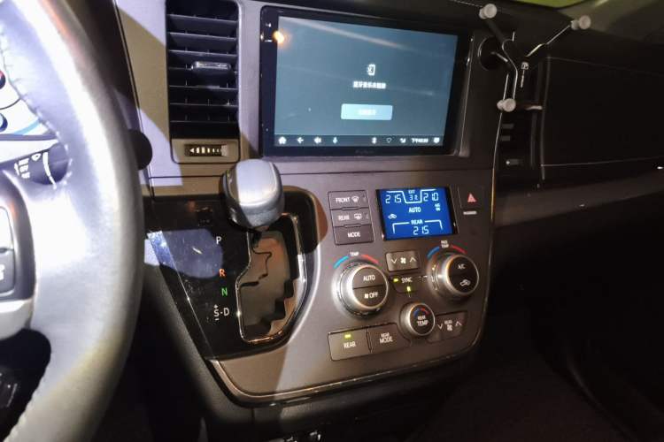 Used Toyota SIENNA  Audio And AC Panel