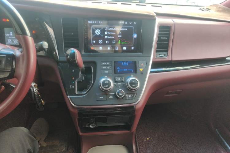 Used Toyota SIENNA  Audio And AC Panel