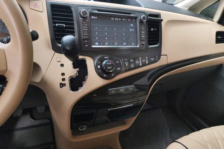 Used Toyota SIENNA  Audio And AC Panel