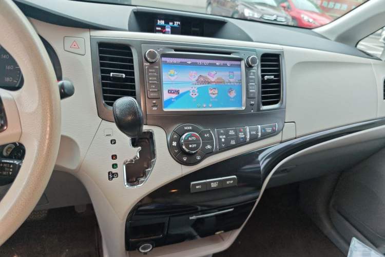 Used Toyota SIENNA 2014 3.5L Sienna LE Two-Wheel-Drive Version Audio And AC Panel