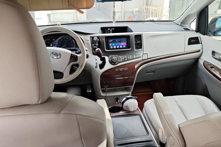 Used Toyota SIENNA  Center Console