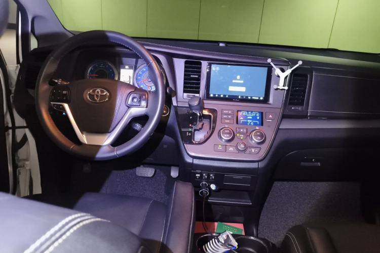 Used Toyota SIENNA  Center Console