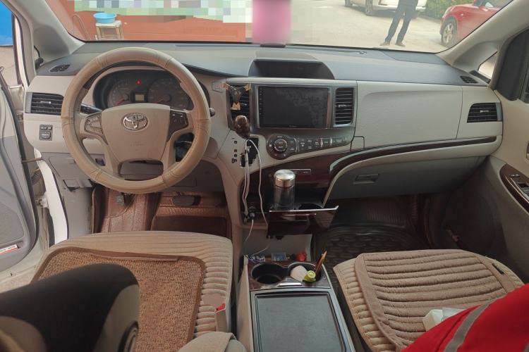 Used Toyota SIENNA  Center Console