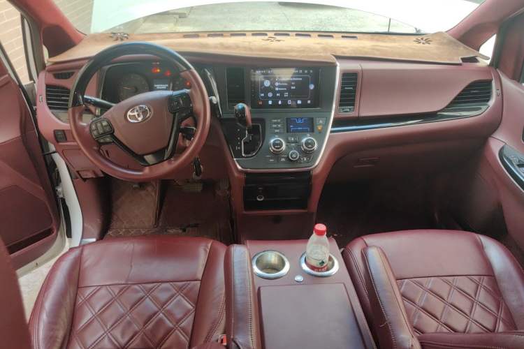 Used Toyota SIENNA  Center Console