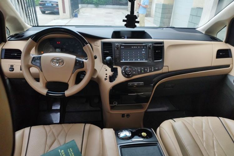 Used Toyota SIENNA  Center Console