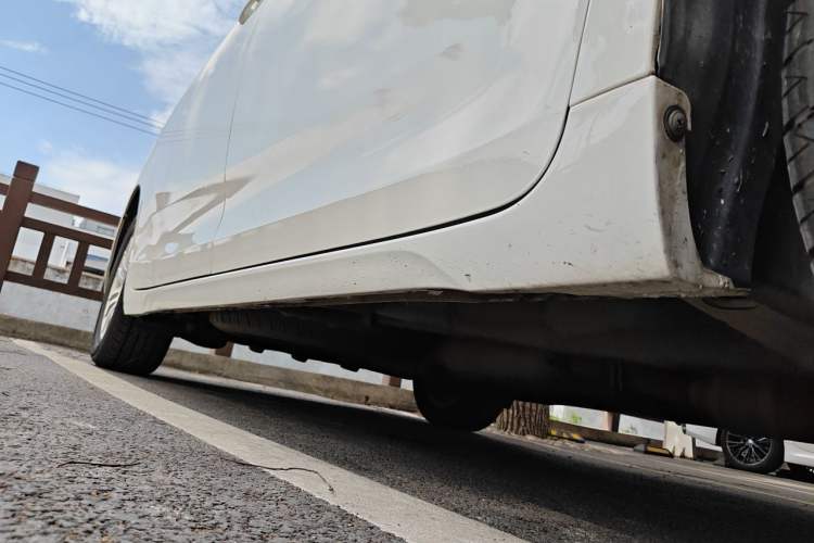 Used Toyota SIENNA  Chassis Front Right