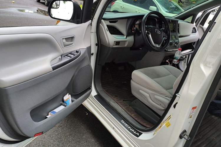 Used Toyota SIENNA  Driver Seat