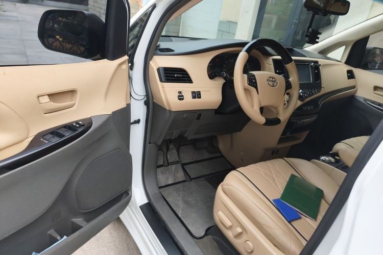 Used Toyota SIENNA  Driver Seat