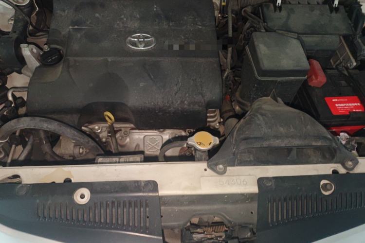 Used Toyota SIENNA  Engine Bay