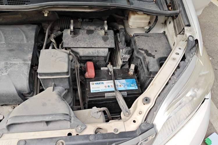 Used Toyota SIENNA  Engine Bay Left