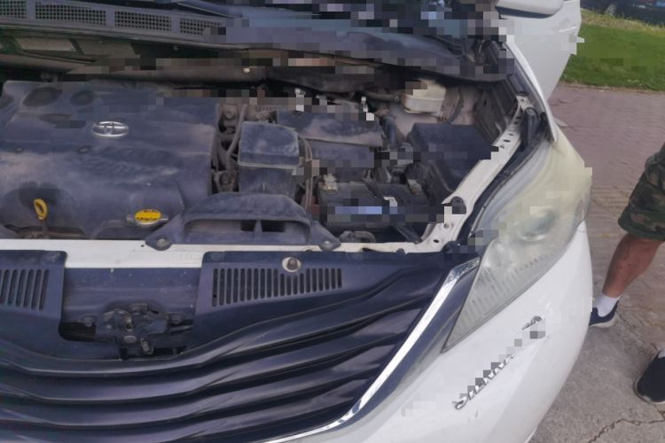 Used Toyota SIENNA 2014 3.5L Sienna LE Two-Wheel-Drive Version Engine Bay Left