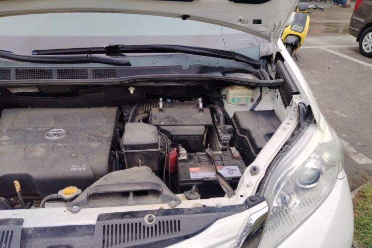Used Toyota SIENNA  Engine Bay Left