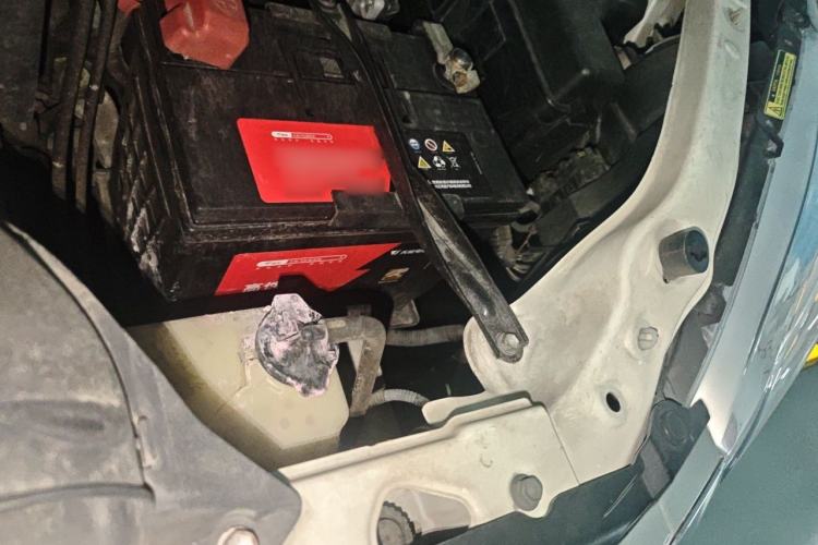 Used Toyota SIENNA  Engine Bay Left