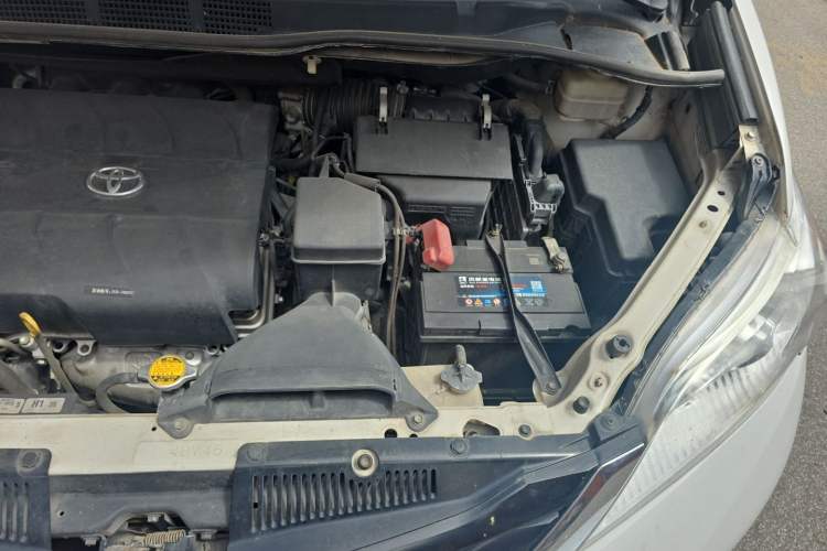 Used Toyota SIENNA  Engine Bay Left