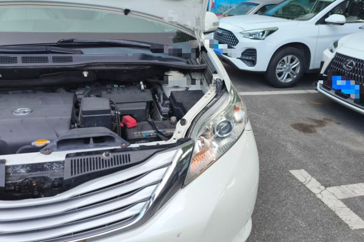 Used Toyota SIENNA 2014 3.5L Four-Wheel Drive LE U.S. Specification Engine Bay Left