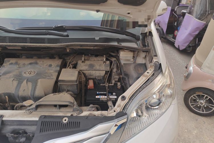 Used Toyota SIENNA  Engine Bay Left