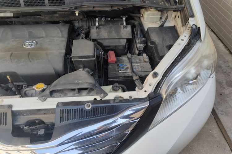 Used Toyota SIENNA  Engine Bay Left