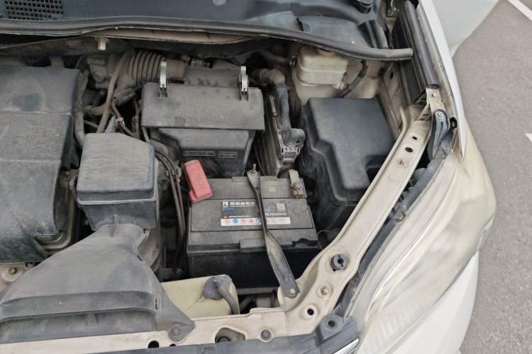 Used Toyota SIENNA 2014 3.5L Sienna LE Two-Wheel-Drive Version Engine Bay Left