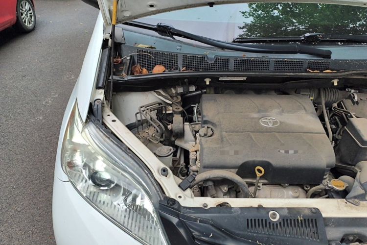 Used Toyota SIENNA  Engine Bay Right