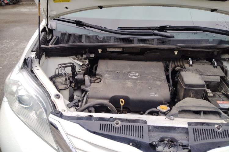 Used Toyota SIENNA  Engine Bay Right