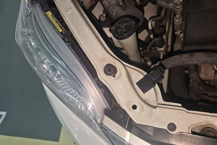 Used Toyota SIENNA  Engine Bay Right