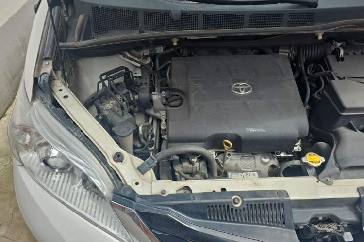Used Toyota SIENNA  Engine Bay Right
