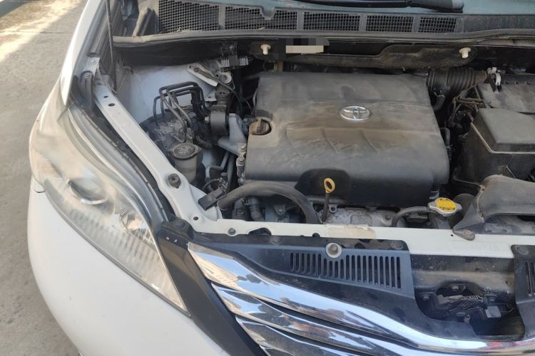 Used Toyota SIENNA  Engine Bay Right